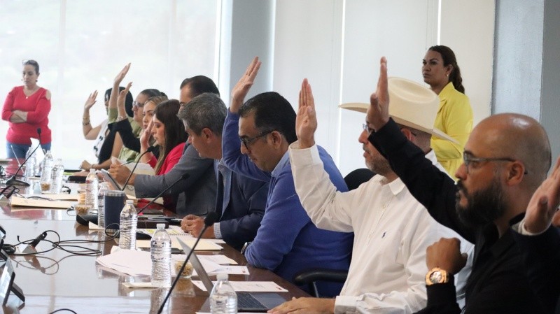 En la sesión, también se aprobó la renovación de convenios de colaboración con ejidos y comunidades indígenas para el uso de seis drones agrícolas a fin de fortalecer las actividades del campo. CORTESÍA