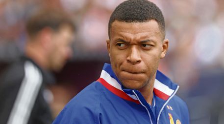 Mbappé transfirió sus primas de Selección nacional a cinco policías antidisturbios. AFP/F. Fife