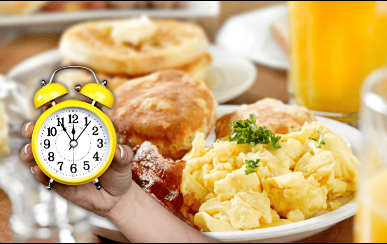 Aplazar el desayuno más allá de las 10:00 a. m. puede tener efectos negativos. Estudios han vinculado los desayunos tardíos con mayor riesgo de obesidad, resistencia a la insulina, alteraciones en los lípidos sanguíneos y una peor regulación del apetito.  CANVA
