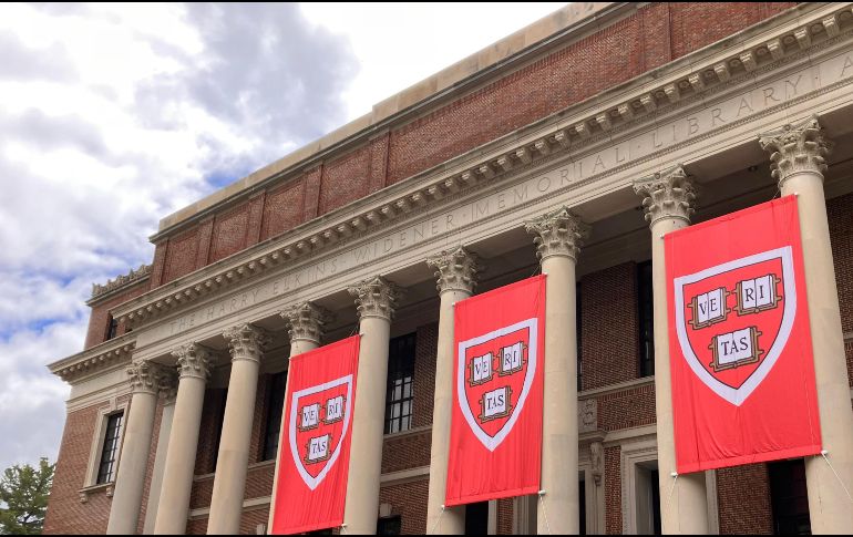 La Administración de Trump anunció que congelaría más de 2 mil millones de dólares en fondos federales para la Universidad de Harvard. EFE/ARCHIVO