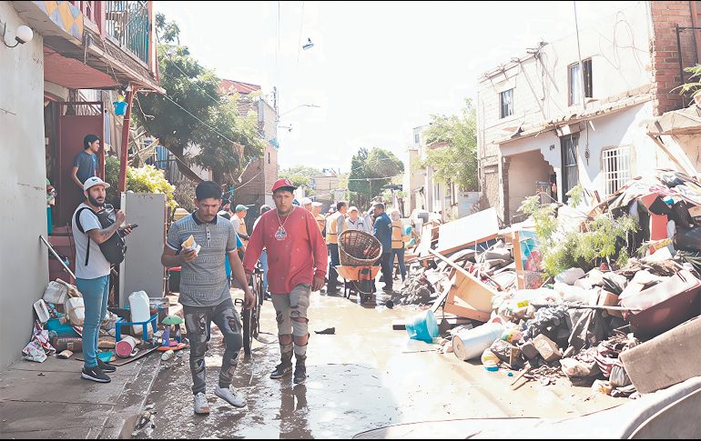 En La Martinica, el Ayuntamiento notificó sobre el riesgo de vivir en zona prohibida y cerca del Arroyo Hondo, pero no hicieron caso. Perdieron todo tras una fuerte tormenta. Así viven ocho mil familias en la metrópoli, asentadas en sitios peligrosos durante el temporal. CORTESÍA/ Gobierno de Zapopan