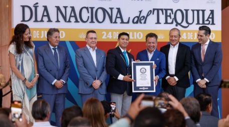El gobernador, Pablo Lemus, señaló que la industria tequilera seguirá creciendo, por lo que se comprometió a trabajar en coordinación con el Gobierno federal para reducir los aranceles que se cobran en distintos países donde se podrían abrir nuevos mercados. EL INFORMADOR/ H. Figueroa