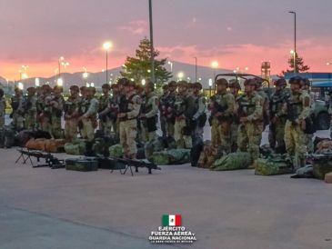 Se fortaleció la vigilancia en la capital del estado de Sinaloa con el envío de los refuerzos de nuevos elementos del Ejército, trescientos de ellos de las Fuerzas Especiales y Fusileros Paracaidistas. X / @Defensamx1