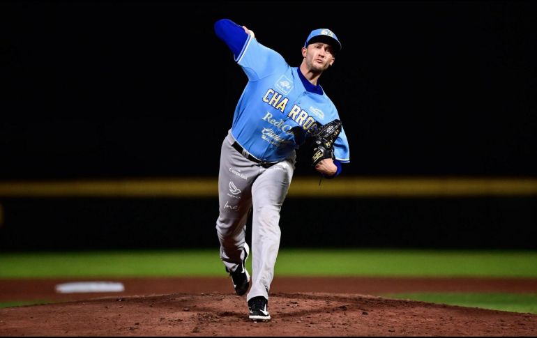 Dovydas Neverauskas cargó con la derrota luego de cuatro entradas y dos tercios en las que permitió tres carreras. X/charrosbeisbol