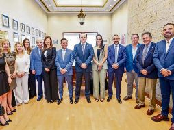 El gobernador Pablo Lemus participó en la ceremonia por el 137 aniversario de la Canaco Guadalajara, donde reconoció a empresarios e instituciones. ESPECIAL
