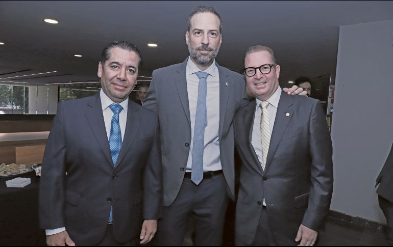 Juan Carlos Orea, Juan Pablo García Rulfo y Javier Bercovici. Asistentes distinguidos de la noche conmemorativa. EL INFORMADOR/C. Jimeno