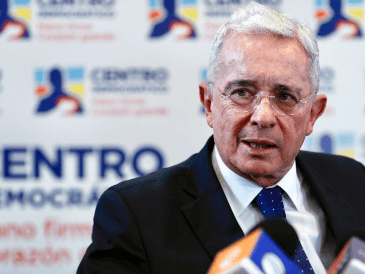 Álvaro Uribe, de 73 años y fundador del partido de derecha Centro Democrático, se convirtió el lunes en el primer expresidente colombiano en ser condenado penalmente en el denominado "juicio del siglo". EFE / ARCHIVO