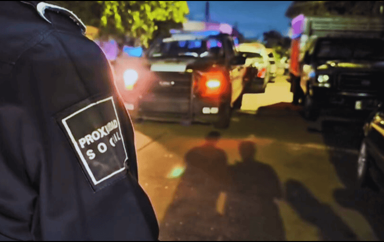 Personal de Servicios Médicos municipales acudieron al lugar para brindar atención médica a la víctima, sin embargo, solamente corroboraron el deceso del hombre. ESPECIAL