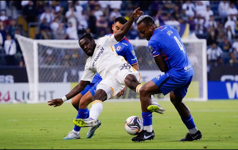 Ayer por la noche, Cruz Azul clausuró la Jornada 2 de la Fase de Grupos de la Leagues Cup enfrentándose al LA Galaxy, donde  limpió un poco su imagen con el empate y la posterior victoria 8-7 en penales. IMAGO7 / ARCHIVO