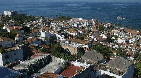 Puerto Vallarta es uno de los municipios con diversos destinos de playa ideales para visitar en vacaciones de verano. EL INFORMADOR / ARCHIVO