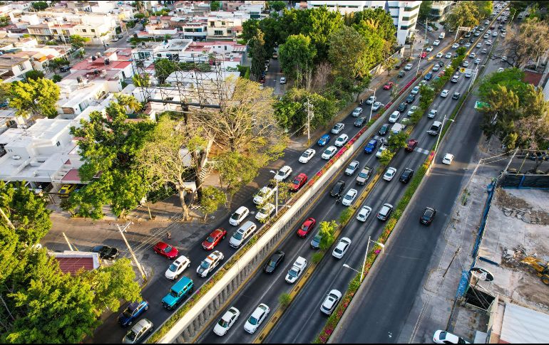 Juan Manuel Chávez Ochoa expuso que el acceso sur de la ciudad, por donde transita López Mateos, es utilizado diariamente por más de 150 mil vehículos, 23 rutas de transporte público y más de 4 mil tractocamiones proveniente del puerto de Manzanillo. EL INFORMADOR / ARCHIVO