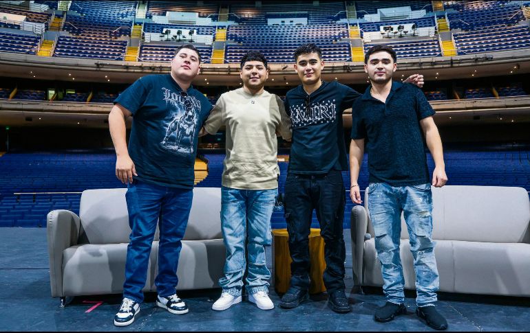 Los integrantes de Marca MP posan desde el escenario del Auditorio Telmex, donde se presentarán el 29 de agosto. EL INFORMADOR/ A. Navarro