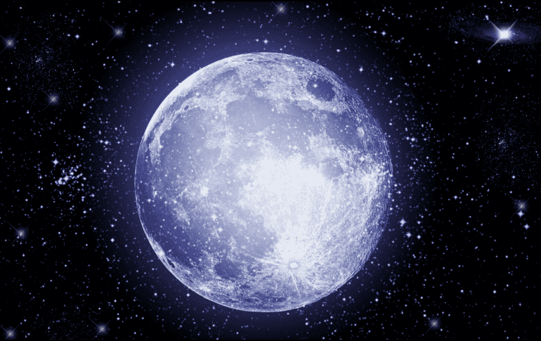 Si tienes la oportunidad, busca un sitio con poca contaminación lumínica para apreciar mejor estos eventos astronómicos. CANVA