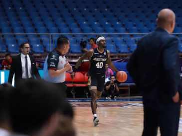 Chavaughn Lewis fue el mejor sobre la duela con 26 puntos en su cuenta personal. X/AstrosJalisco