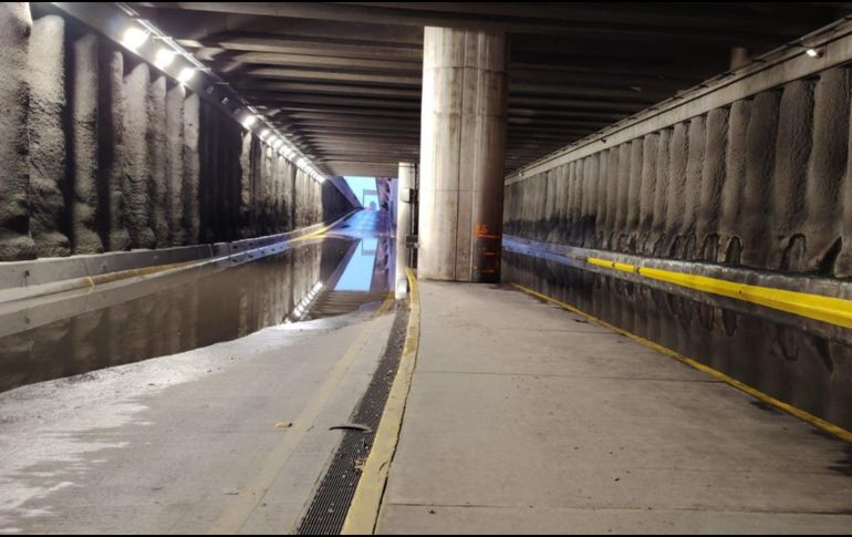 Debido a la lluvia registrada esta tarde, algunos puntos se inundaron y fueron cerrados a la circulación. POLICÍA VIAL