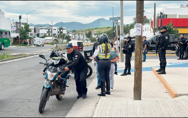 Policía Vial. Elementos participan en operativos para retirar motocicletas irregulares de la vía pública. ESPECIAL