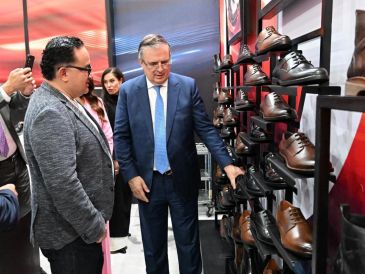 Ebrard enfatizó que la industria del calzado es una de las más relevantes del país, tanto por su tradición como por su peso económico actual. CORTESÍA