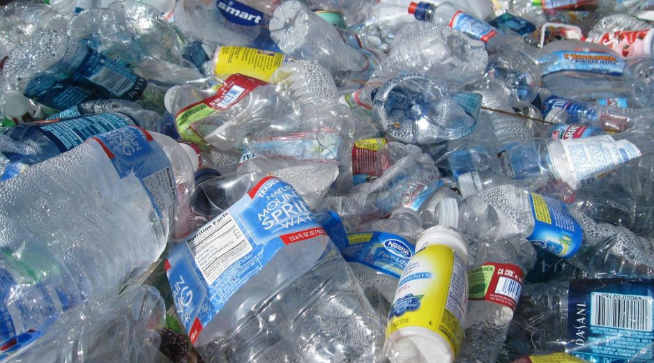 Las razones por las que se necesita regular el consumo de plásticos. UNSPLASH / T. SHARMA