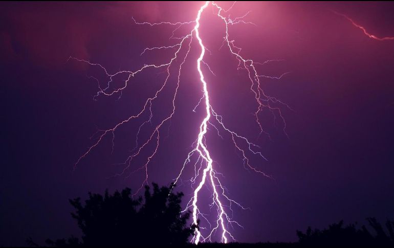 En la presente temporada de lluvias, suman tres hombres que han perdido la vida por el impacto de rayos en la entidad. ESPECIAL