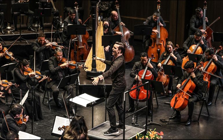 Sobre el escenario, 72 músicos acompañaban a Contreras. EL INFORMADOR/A.NAVARRO