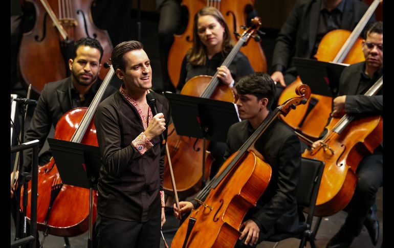 Sobre el escenario, 72 músicos acompañaban a Contreras. EL INFORMADOR/A.NAVARRO