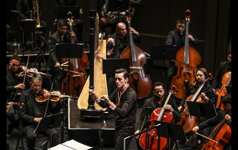 Sobre el escenario, 72 músicos acompañaban a Contreras. EL INFORMADOR/A.NAVARRO