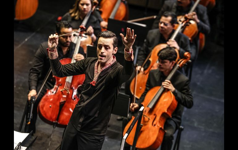 Sobre el escenario, 72 músicos acompañaban a Contreras. EL INFORMADOR/A.NAVARRO