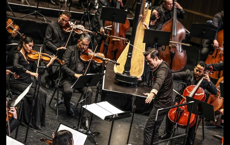 Sobre el escenario, 72 músicos acompañaban a Contreras. EL INFORMADOR/A.NAVARRO