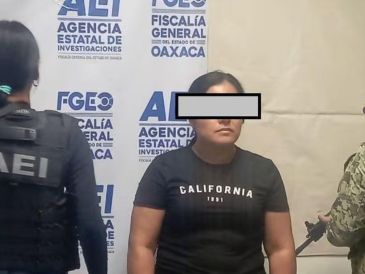 La Fiscalía de Oaxaca informó que la detenida, apodada ya en los informes como "La Hiena", quedó a disposición de la autoridad ministerial, quien determinará en las próximas horas su situación jurídica. ESPECIAL