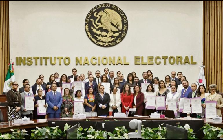 El Consejo General durante la sesión en la que se entregaron las actas dictadas por la Sala Superior del TEPJF. ESPECIAL