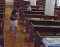 Un ladrón entró de forma repentina a la iglesia y asaltó a un hombre de la tercera edad que se encontraba en el lugar. X/@yadithvaldez