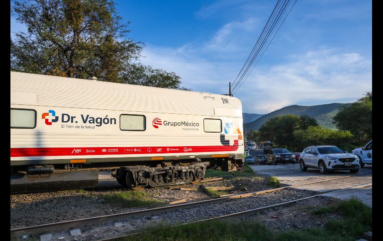 El tren también cuenta con una farmacia para entregar medicamentos, lentes y aparatos auditivos para quienes lo necesiten, totalmente gratuitos. EL INFORMADOR / A. Navarro