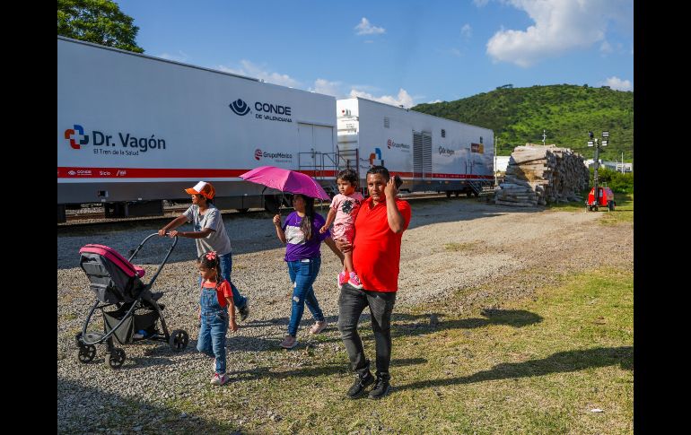 El tren también cuenta con una farmacia para entregar medicamentos, lentes y aparatos auditivos para quienes lo necesiten, totalmente gratuitos. EL INFORMADOR / A. Navarro