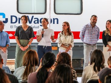 El tren también cuenta con una farmacia para entregar medicamentos, lentes y aparatos auditivos para quienes lo necesiten, totalmente gratuitos. EL INFORMADOR / A. Navarro