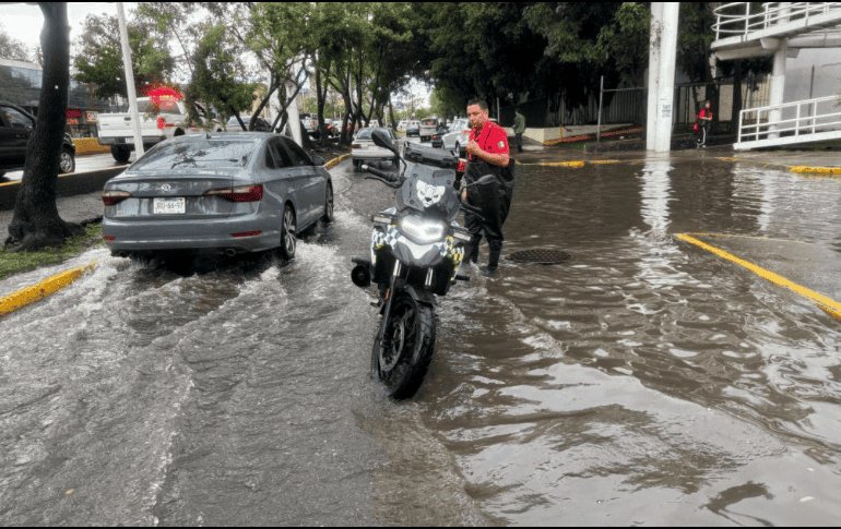 La tormenta de este miércoles 20 de agosto dejó múltiples afectaciones en el Área Metropolitana de Guadalajara (AMG). ESPECIAL/Policía Vial Jalisco