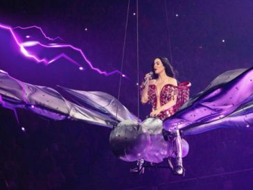 Pese a los retos logísticos y físicos, la gira ha mantenido su curso, reforzando la imagen de Perry como una artista que no se rinde ante las dificultades.  FACEBOOK/@katyperry