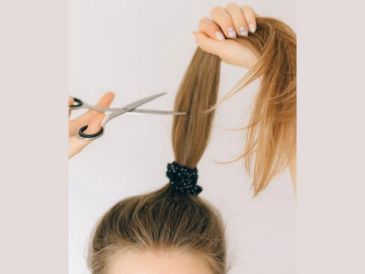 Cortar el cabello personalmente puede revelar aspectos de la salud emocional y mental de la persona. ESPECIAL/PEXELS