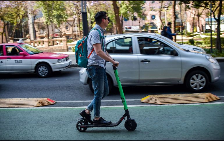 Con la “Ley Scooter”, la capital dice adiós a la circulación libre de bicimotos y bicicletas eléctricas. AFP/ARCHIVO