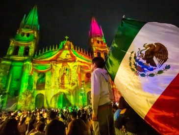 Para celebrar la noche más mexicana del año, Pepe Aguilar y sus hijos Ángela y Leonardo Aguilar, cantantes de música regional mexicana, encabezarán la celebración de "El Grito Al Estilo Jalisco" el próximo 15 de septiembre. CORTESÍA