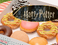 A través de las redes sociales de Krispy Kreme México, la famosa cadena de cafetería compartió algunas fotografías de donas decoradas a la manera de cada una de las casas del Colegio Hogwarts de Magia y Hechicería. IG / @krispykrememexico / @harrypotter