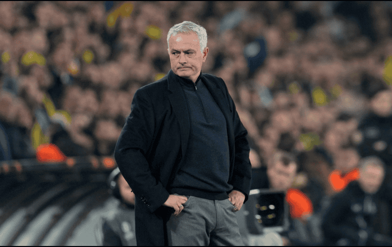 Fenerbahce anunció este viernes que José Mourinho fue despedido como técnico, tras no poder avanzar en la fase previa en la Champions ante el Benfica. AP / ARCHIVO