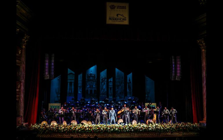 La velada, dedicada a la Época Dorada del cine y la música mexicana, transformó el recinto en un viaje sonoro que rindió homenaje a figuras como Pedro Infante, Jorge Negrete, Javier Solís, Cuco Sánchez y Miguel Aceves Mejía. EL INFORMADOR / A. Navarro