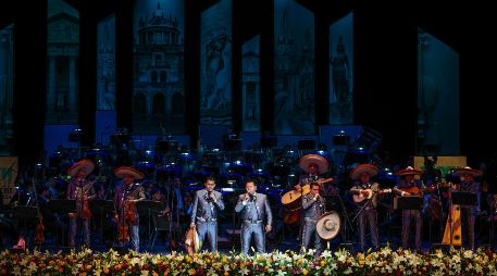 La velada, dedicada a la Época Dorada del cine y la música mexicana, transformó el recinto en un viaje sonoro que rindió homenaje a figuras como Pedro Infante, Jorge Negrete, Javier Solís, Cuco Sánchez y Miguel Aceves Mejía. EL INFORMADOR / A. Navarro