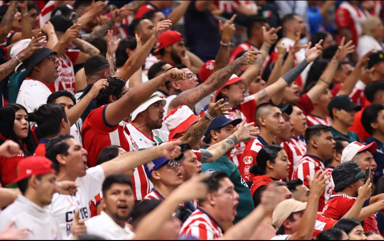 La hincha rojiblanca resultó decepcionada ante el desempeño demostrado por las Chivas. IMAGO7