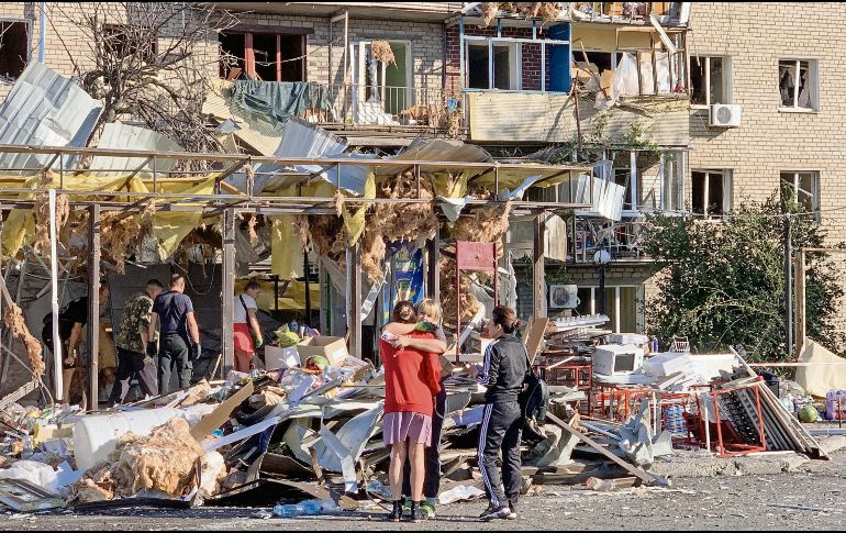 Además de las pérdidas humanas, hay graves daños a la infraestructura civil. AFP