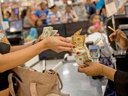 El dinero enviado desde el extranjero impulsa el consumo local y apoya la economía familiar en Jalisco. EL INFORMADOR