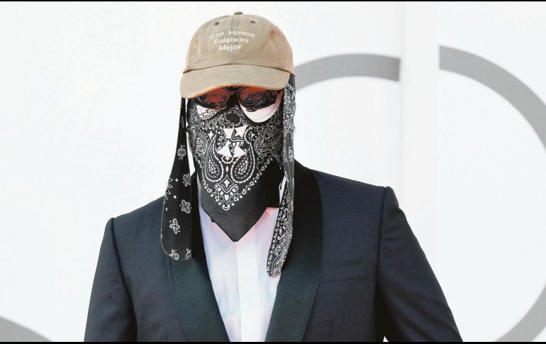 El director ofrece un retrato perturbador y fascinante de un barrio marcado por la violencia, en su cinta. EFE