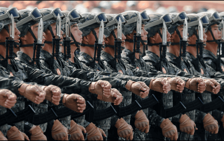 Marcha de tropas chinas durante el desfile militar del  aniversario por el fin de la guerra con Japón. EFE/EPA/WU HAO