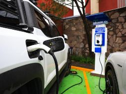 AKRON EV ofrece dos tipos de recarga: La carga semi rápida en centros comerciales y clubes deportivos, y las cargas ultra rápidas que se instalarán en las estaciones de servicio y corredores carreteros. GENTE BIEN JALISCO / Revista del 5 de septiembre 2025