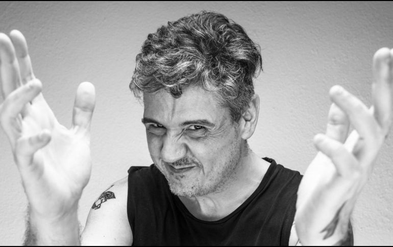 Con una carrera que lo ha consolidado como una de las voces más reconocibles del rock mexicano, Jonaz, conocido por ser el vocalista de Plastilina Mosh, llegará este jueves al The Basement de Guadalajara con su proyecto solista en formato full band. CORTESÍA